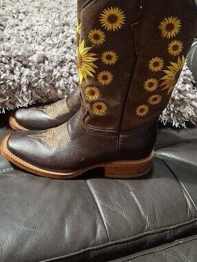 Old Corral boots cowgirl leather sunflower embroidered women's Size 6 1/2